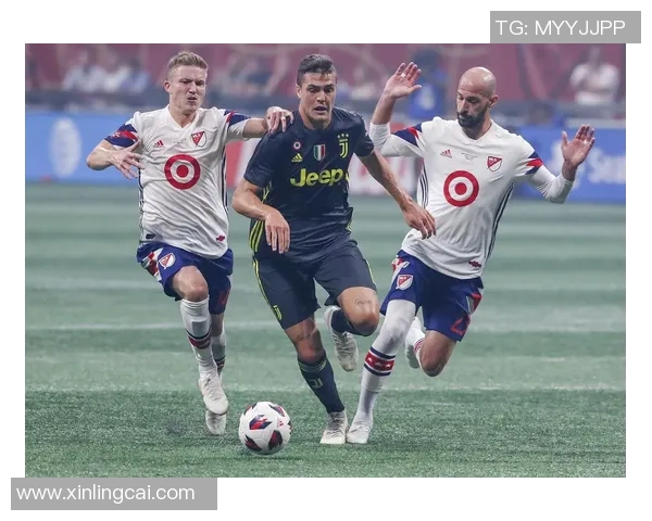 足球明星后背高清图片欣赏展现他们独特风采与运动魅力