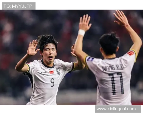 足球明星意外遭遇尴尬瞬间引发热议视频曝光引发球迷讨论与关注